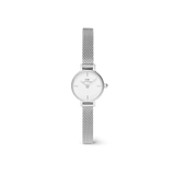 白背景に撮影されたPetite Mini Sterlingの全体像。シルバーメッシュストラップが自然なカーブを描き、19mmのコンパクトなケースとホワイトダイアルのバランスが美しいレディースウォッチです。ブレスレット感覚で身につけられるデザインが特徴です。