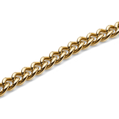 Chunky Chain Necklaceのリンク部分を拡大したディテール写真です。ゴールドPVDメッキのポリッシュ仕上げが光を反射して輝き、太めのカーブリンク一つひとつの立体的な曲線と陰影が際立ちます。