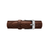 Bristol Strap Silverの全体を捉えた画像です。きめ細やかな質感のダークブラウンレザーにトーナルステッチを施し、シルバーピンバックルで留めた交換用ストラップを白背景で撮影しています。
