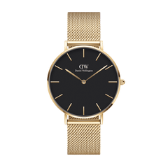 Daniel Wellington Petite Evergold Blackの正面画像。ブラックの文字盤にゴールドのバーインデックスと針が映え、ゴールドのメッシュストラップが上品な印象を与えるミニマルデザインの腕時計です。