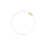 クリスタルをあしらったゴールドのチェーンブレスレット「Crystal Zodiac Chain Bracelet Gold」の商品写真です。繊細なゴールドチェーンが円を描くように白い背景に置かれ、双子座のモチーフを象ったクリスタルが上品に輝いています。アジャスターバーやロブスタークラスプの細部まで確認できます。