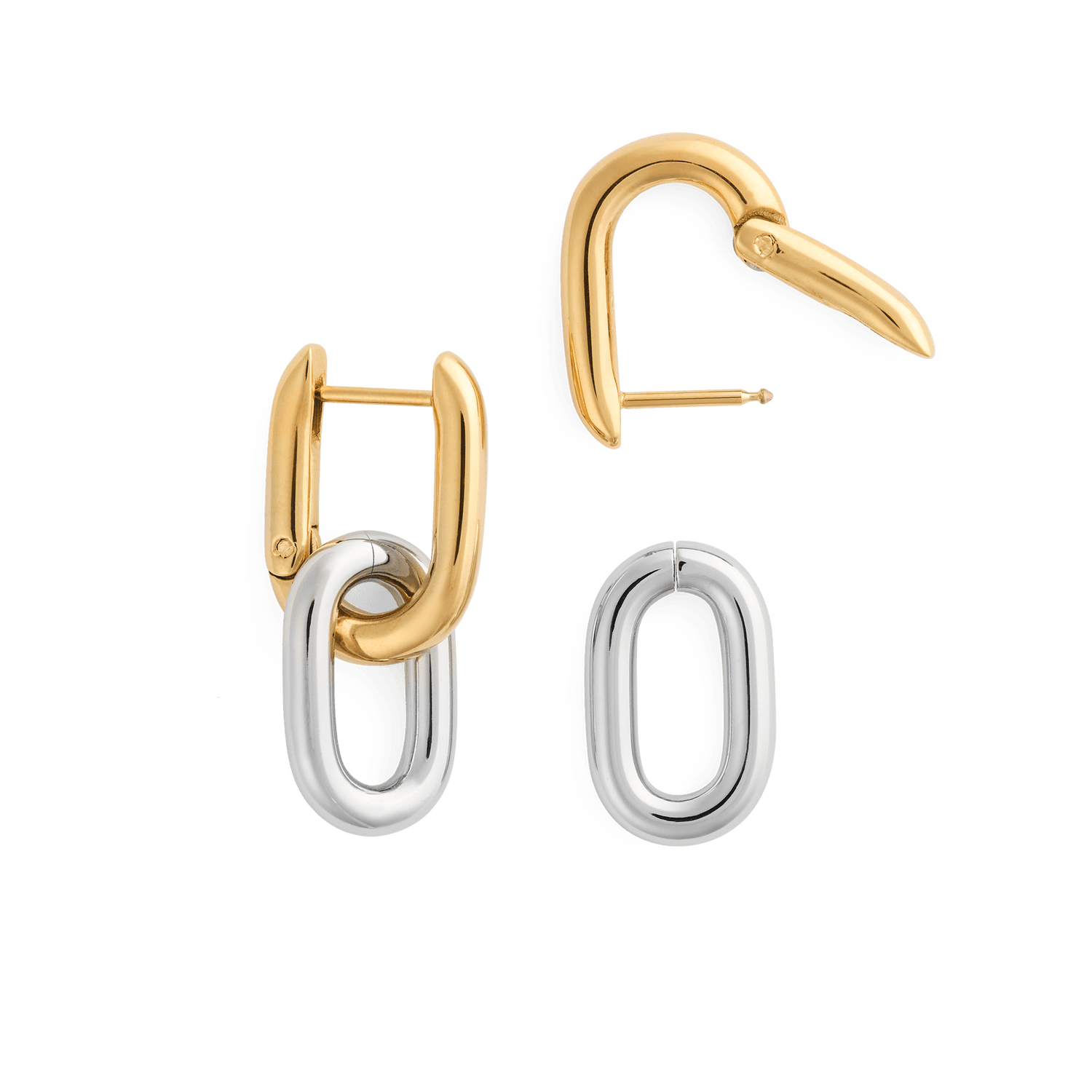 Contrast Link Earrings Two Tone Goldの分解イメージです。ゴールドのトップリンクとシルバーの下部リンクは取り外し可能な構造で、インビジブルロック機構やピンポストの細部がご確認いただけます。