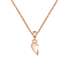 ローズゴールドのチェーンネックレスにBroken Heart Charm Rose Goldの片方のピースを通したスタイリング例です。半分のハートモチーフが、単体のペンダントとして上品に輝きます。
