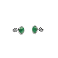 Audrey Earrings Jade Silveのペア全体像。バタフライキャッチが見える角度から撮影しており、シルバーのハローに囲まれたカボションカットの翡翠と、控えめなサイズ感が確認できます。