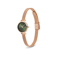 Petite Mini Emerald Melroseを斜めから撮影した商品画像です。ローズゴールドのメッシュストラップのクラスプ部分やケースのラグの造形が確認でき、深みのあるエメラルドグリーンのダイヤルが光を受けて繊細な輝きを放っています。