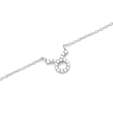 おうし座のシンボルを拡大したCrystal Zodiac Chain Necklace Silverのペンダント詳細画像です。円形と上向きの角をモチーフに、クリスタルが一粒ずつ丁寧に留められています。白い背景の中で透明感のある輝きを放ち、シルバーの小判チェーンが左右に伸びる繊細な仕上がりが際立ちます。