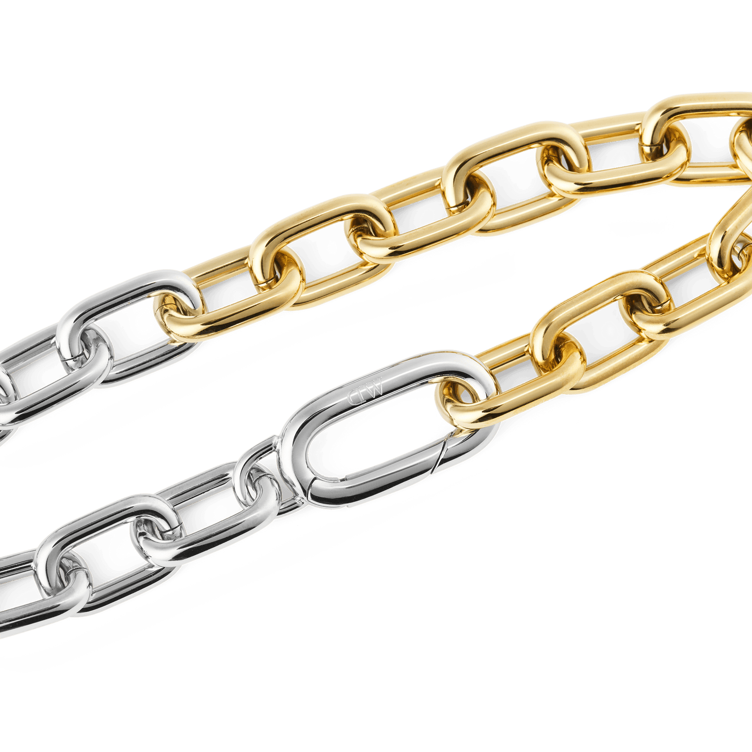 Contrast Link Bracelet Two Tone Goldのリンク部分をクローズアップした画像です。イエローゴールドとシルバーのポリッシュ仕上げが切り替わる境目がはっきりとわかり、各リンクの滑らかなエッジと立体感のあるフォルムが際立っています。