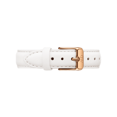 Daniel Wellington Bondi Strapは、ホワイトレザーにローズゴールドのピンバックルを組み合わせた交換用ストラップです。白を基調とした背景で撮影されたこの写真では、同色のステッチと上質な革のきめ細かな質感をご確認いただけます。