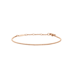 Daniel WellingtonのBox Chain Bracelet ローズゴールドです。四角いコマが連なる細身のボックスチェーンに、ブランドロゴが刻印されたプレートとアジャスター付きのクラスプが特徴です。