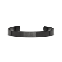 ダニエルウェリントン Line Cuff Brushed Graphiteの正面プロダクトショット。ヘアライン加工を施したグラファイトカラーのフラットな表面と、オープンカフのミニマルなシルエットが特徴の一本です。