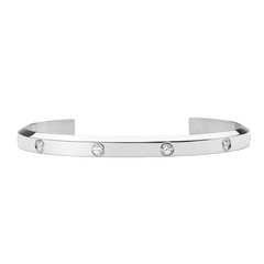 Daniel Wellington Classic Lumine Braceletのシルバーカフブレスレットです。磨き上げられた5.5mm幅のステンレススチールに、キュービックジルコニアが等間隔でベゼルセッティングされています。フラットで上品なデザインのカフブレスレットです。