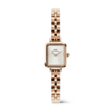 Daniel Wellington Quadro Mini Archの正面プロダクト写真。ホワイトサンレイダイヤルと、アーチ状に連なるローズゴールドの3リンクメタルブレスレットが特徴的なデザインです。