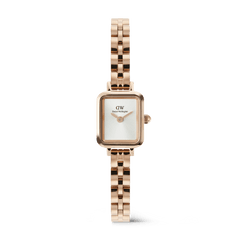 Daniel Wellington Quadro Mini Archの正面プロダクト写真。ホワイトサンレイダイヤルと、アーチ状に連なるローズゴールドの3リンクメタルブレスレットが特徴的なデザインです。