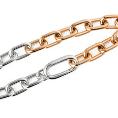 Contrast Link Bracelet Two Tone Rose Goldのリンク部分をクローズアップした画像です。ローズゴールドとシルバーのオーバル型リンクが滑らかに連結され、丸みを帯びたエッジの質感やツートーンカラーの切り替わりが際立っています。