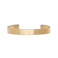 Daniel Wellington Line Cuff Brushed Goldの正面からのプロダクト画像です。マットな光沢が上品な、ブラッシュド加工のフラットゴールドバンドを使用したミニマルデザインのオープンカフブレスレットです。