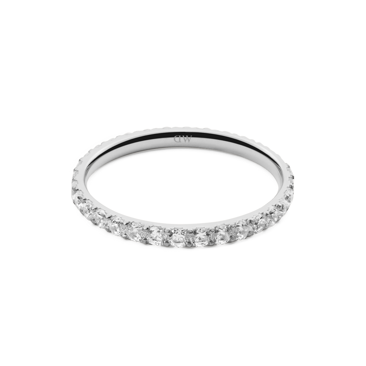 ダニエルウェリントン Mirelle Eternity Ring Silver 2mmをやや上方から捉えた商品画像です。リング全周に配されたホワイトキュービックジルコニアの爪留めと、バンド内側に刻印されたブランドロゴが確認できます。