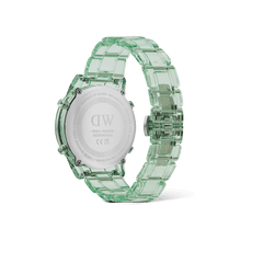 Retro Digital Light Greenを裏蓋側から撮影した画像です。ステンレススチール製の裏蓋にはDaniel Wellingtonのロゴやシリアルナンバー、3ATM防水の表記が刻印されています。また、ライトグリーンの半透明ブレスレットは、リンク構造が裏側からも美しく見える仕上がりです。