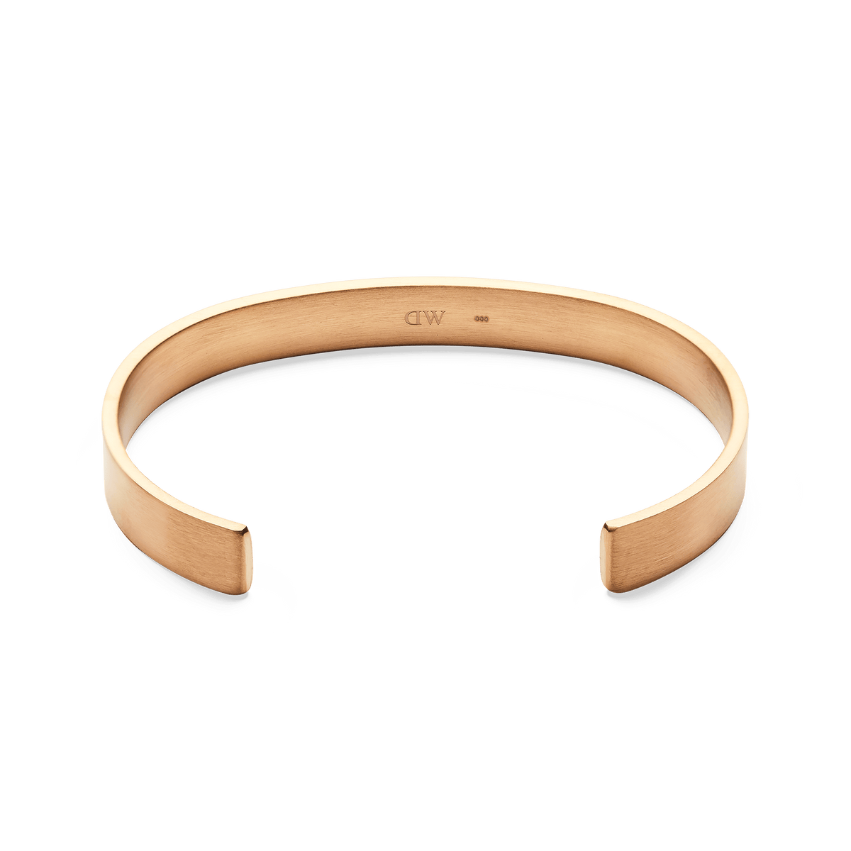 Line Cuff Brushed Rose Goldの内側を捉えたアングルの商品画像です。バンドの内側にはDaniel Wellingtonの刻印が施されており、外側は装飾を排したミニマルな仕上がりとなっています。