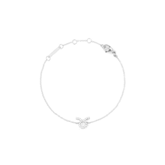 おうし座をモチーフにしたCrystal Zodiac Chain Bracelet Silverの全体像です。白い背景に繊細なシルバーチェーンが円を描き、中央にはキュービックジルコニアであしらった牡牛座のシンボルチャームが配置されています。上部にはロブスタークラスプやアジャスターリング、ブランドプレートが確認できます。