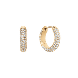 ダニエルウェリントン Pavé Crystal Earrings Goldの正面と側面。小ぶりなゴールドのフープ全面に、三列のクリスタルがパヴェセッティングであしらわれています。ヒンジ式のクラスプ構造もご確認いただけます。
