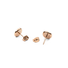 Audrey Earrings Black Agathe Rose Goldを裏側から捉えたアングルです。ローズゴールドメッキの滑らかな背面にはDaniel Wellingtonの刻印が施されたポストと、バタフライキャッチの構造が確認できます。