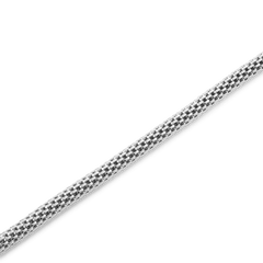 Tide Mesh Bracelet Sterling 2.8のメッシュチェーン部分を拡大した画像です。316Lステンレススチールを筒状に編み込んだ、繊細でありながら上質な質感が特徴です。光を反射して輝くシルバーカラーの美しい光沢もご確認いただけます。