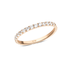 Daniel Wellington Mirelle Eternity Ring ローズゴールド 2mmの商品画像です。全周にホワイトキュービックジルコニアが爪留めされた細身のリングで、内側にはブランドロゴの刻印が施されています。