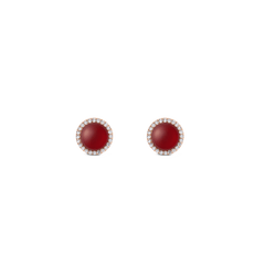 Daniel Wellington Audrey Earrings Red Agathe Rose Goldは、深紅の天然メノウをドーム型にカットし、ホワイトキュービックジルコニアのハローで縁取ったローズゴールドのスタッドピアスです。