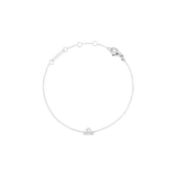 てんびん座をモチーフにしたCrystal Zodiac Chain Bracelet Silverを円形に広げた商品画像です。細身のシルバーチェーンの中央には、キュービックジルコニアであしらわれた天秤のシンボルが配置されており、アジャスターリングやブランドプレートも確認できます。