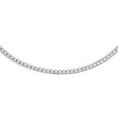 Daniel Wellington Flat Chain Necklace Sのシルバーフラットチェーン部分をクローズアップした画像です。コマが水平に連なり、滑らかな光沢を放つ緻密な編み目が特徴です。