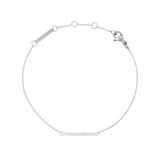 ダニエルウェリントン Mirelle Eternity Bracelet Silverの全体像。細身のシルバーチェーンの中央に、ホワイトキュービックジルコニアを一列にあしらったバー部分、ロブスタークラスプ、アジャスターリングが確認できます。