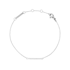 ダニエルウェリントン Mirelle Eternity Bracelet Silverの全体像。細身のシルバーチェーンの中央に、ホワイトキュービックジルコニアを一列にあしらったバー部分、ロブスタークラスプ、アジャスターリングが確認できます。