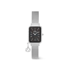 Daniel WellingtonのQuadro Crystal Zodiac Sterling Setは、スクエアケースにクリスタルをあしらったベゼルとブラックマザーオブパールの文字盤、シルバーメッシュストラップを組み合わせた腕時計に、蟹座をモチーフにしたクリスタルチャームをセットにしたモデルです。