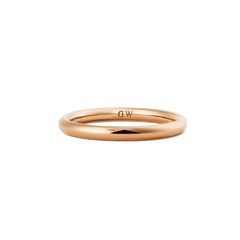 Daniel Wellington Arch Ring Rose Gold 2.5mmの単体画像です。丸みを帯びたアーチ型の断面と、ポリッシュ仕上げによるローズゴールドの美しい輝きが特徴で、内側にはブランドロゴが刻印されています。