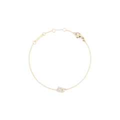 白背景に広げた蟹座モデルのCrystal Zodiac Chain Bracelet Goldです。細いゴールドチェーンの手前には、クリスタルで形作られた蟹座のモチーフがあしらわれています。奥側にはブランド刻印プレートやアジャスターリング、ロブスタークラスプが確認できます。