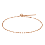 Daniel WellingtonのCharms Chain Bracelet ローズゴールドの全体像。細身のオーバルチェーンとスライド式留め具、バーチャームが白い背景に映えます。