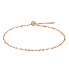 Daniel WellingtonのCharms Chain Bracelet ローズゴールドの全体像。細身のオーバルチェーンとスライド式留め具、バーチャームが白い背景に映えます。