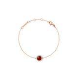 Daniel Wellington Audrey Bracelet Red Agathe Rose Goldは、ローズゴールドの細身チェーンの中央に、ホワイトキュービックジルコニアで縁取られた深紅の天然石アゲートをあしらったブレスレットです。
