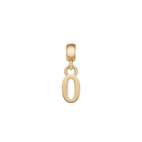 Daniel WellingtonのNumber Charm Gold「0」。楕円形のフォルムが特徴のゴールドカラー数字チャームです。ポリッシュ仕上げの表面は滑らかな光沢を放ち、上部のベイルとリングでシンプルに接続されています。
