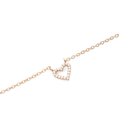 ローズゴールドのMirelle Heart Necklaceをクローズアップした画像です。ホワイトキュービックジルコニアが爪留めされたオープンハートモチーフと、繊細なチェーンのディテールが美しく映し出されています。