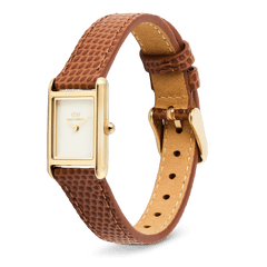 ライトブラウンのリザード型押しレザーストラップを使用したBound Mini Light Brown Lizard Goldの斜めからの全体像です。レザーの質感やホワイトステッチ、裏面のキャメルカラー、ゴールドのピンバックルなど、細部までご確認いただけます。