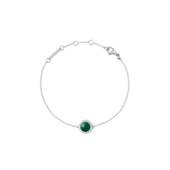 Daniel Wellington Audrey Bracelet Malachite Silverの全体像。細身のシルバーチェーンの中央に、濃淡のある深いグリーンのマラカイトをカボションカットであしらい、その周囲をホワイトキュービックジルコニアのヘイローが彩ります。ロブスタークラスプとサイズ調節リングも確認できます。