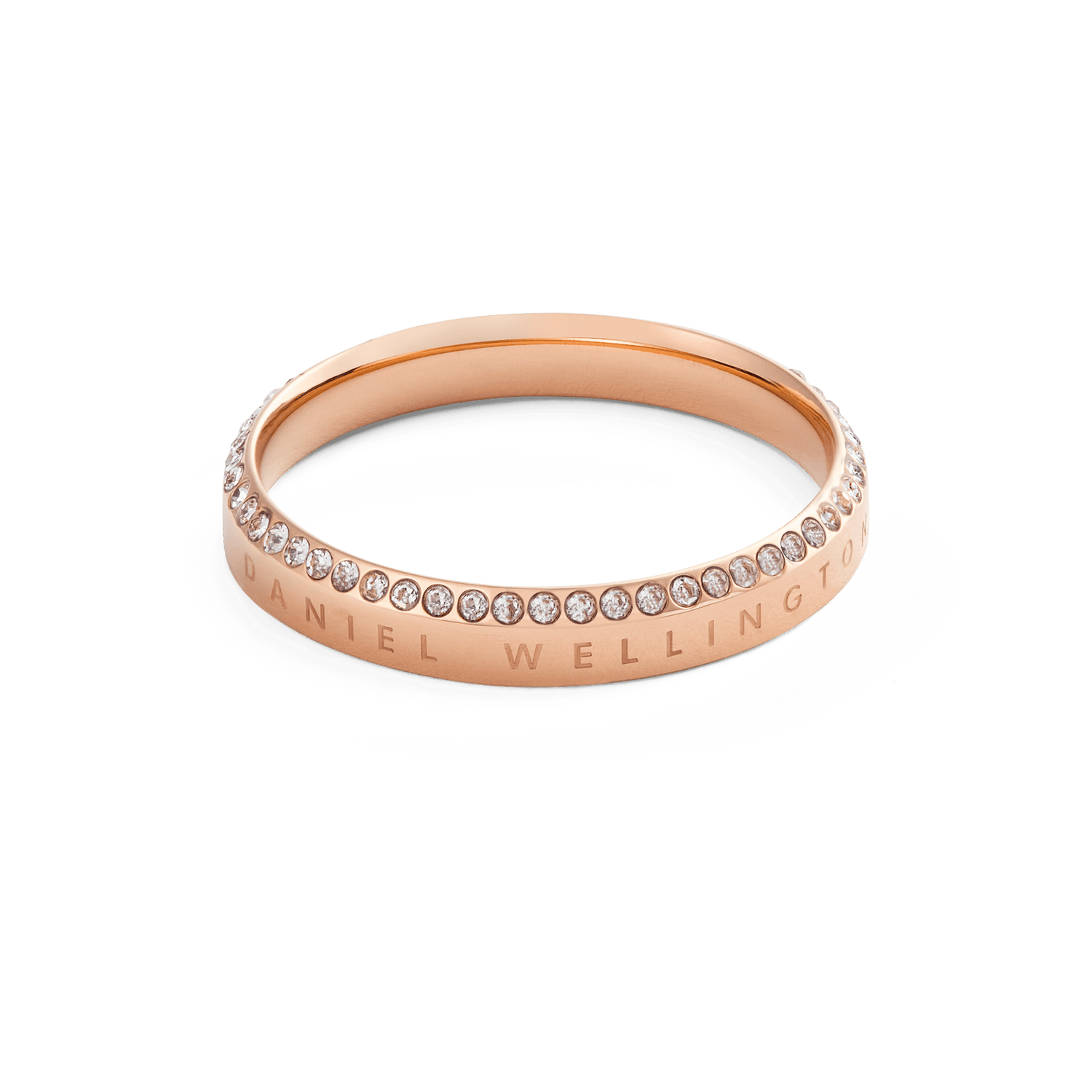 Classic Aura Ring ローズゴールドを斜めから捉えた一枚です。バンドの側面にはDaniel Wellingtonのロゴが刻印され、エッジに沿ってホワイトキュービックジルコニアが途切れることなく輝いています。