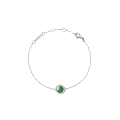 ダニエルウェリントン Audrey Bracelet Jade Silverの全体像。細身のシルバーチェーンの中央に、ドーム型の翡翠カボションが配され、その周囲をキュービックジルコニアのヘイローが彩ります。ロブスタークラスプとサイズ調節リングも確認できます。
