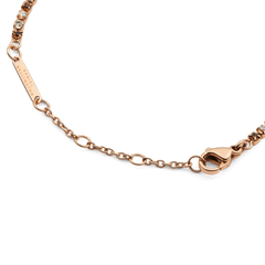 Classic Tennis Bracelet Honey Combo Rose Goldのアジャスター部分を拡大した画像です。Daniel Wellingtonの刻印が施されたローズゴールドのブランドプレートと、サイズ調節用のチェーン、そしてロブスタークラスプの細部までご確認いただけます。