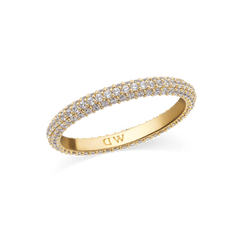 Daniel Wellington Gold Pave Ring。3列に密にセットされたクリスタルがバンド全体を覆い、内側にはブランドロゴが刻印されています。