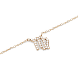 ダニエルウェリントンのCrystal Zodiac Chain Necklaceにあしらわれた乙女座モチーフのペンダント部分をクローズアップ。一粒ずつ爪留めされたクリスタルが輝くゴールドの星座シンボルと、細身のチェーンのディテールが際立ちます。