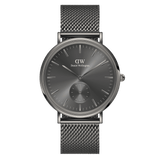 Daniel Wellington Classic Multi-Eye Mesh Graphiteの正面画像。グラファイトカラーで統一されたサンレイダイヤルに6時位置のスモールセコンド、ステンレス製メッシュストラップを備えた40mmのメンズ腕時計です。
