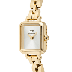 Quadro Mini Arch 3-link White Sunray Goldの文字盤とリューズを、正面やや右寄りから捉えたクローズアップ画像です。ホワイトサンレイの文字盤に放射状の光沢が広がり、ゴールドケースのメタルリングやリューズの細部まで鮮明に確認できます。