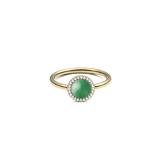 ダニエルウェリントン Audrey Ring Jade Goldの正面プロダクト画像。ドーム型にカットされたグリーンの天然ヒスイを中央に配し、ホワイトキュービックジルコニアのヘイローが石を囲む細身のゴールドリングです。